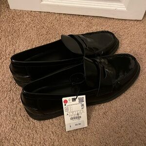 Brand new loafers 
Glossy black 
Size 9 
40 EU